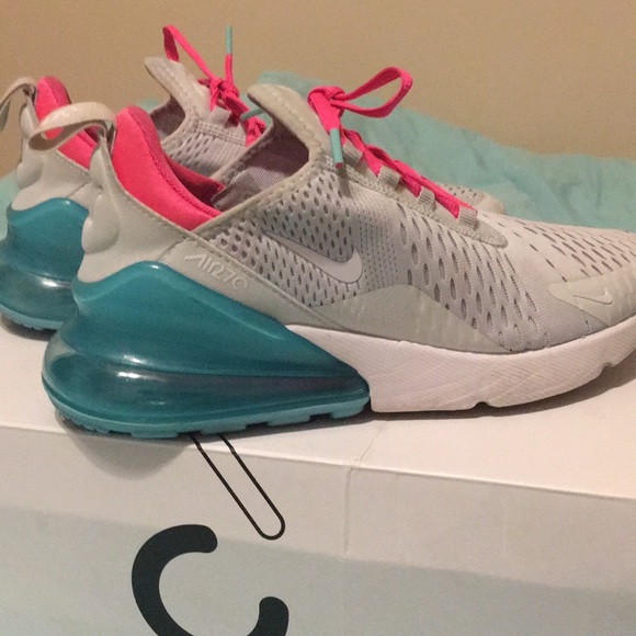 black and yellow air max 270